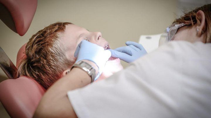 Kiedy stosowane jest leczenie zębów pod narkozą?